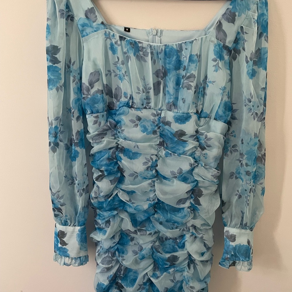Flattering Floral Ruched Dress in Blue 👗